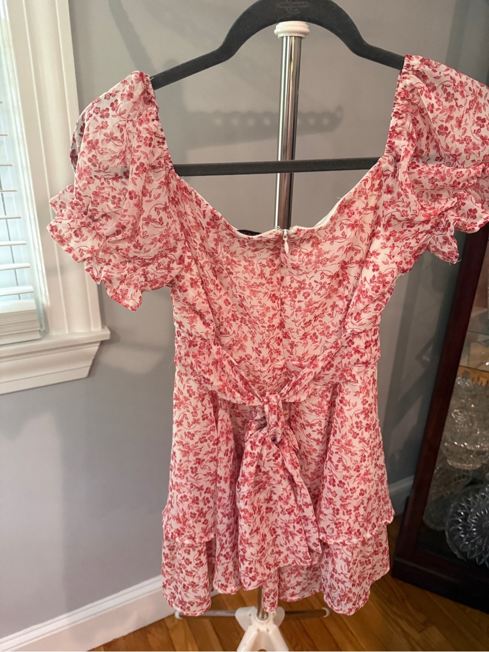 Francesca's Collections Pink and White Floral Tie-Waist Puff Sleeve Mini Dress